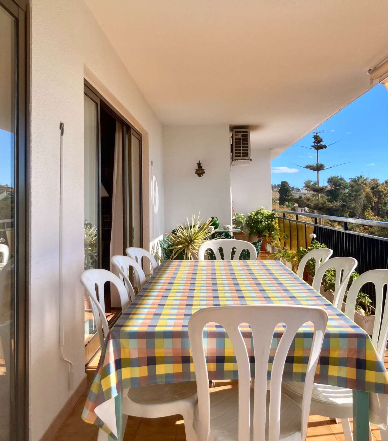 GREAT APARTMENT WITH TERRACE LOCATED IN THE PEDREGALEJO NEIGHBORHOOD