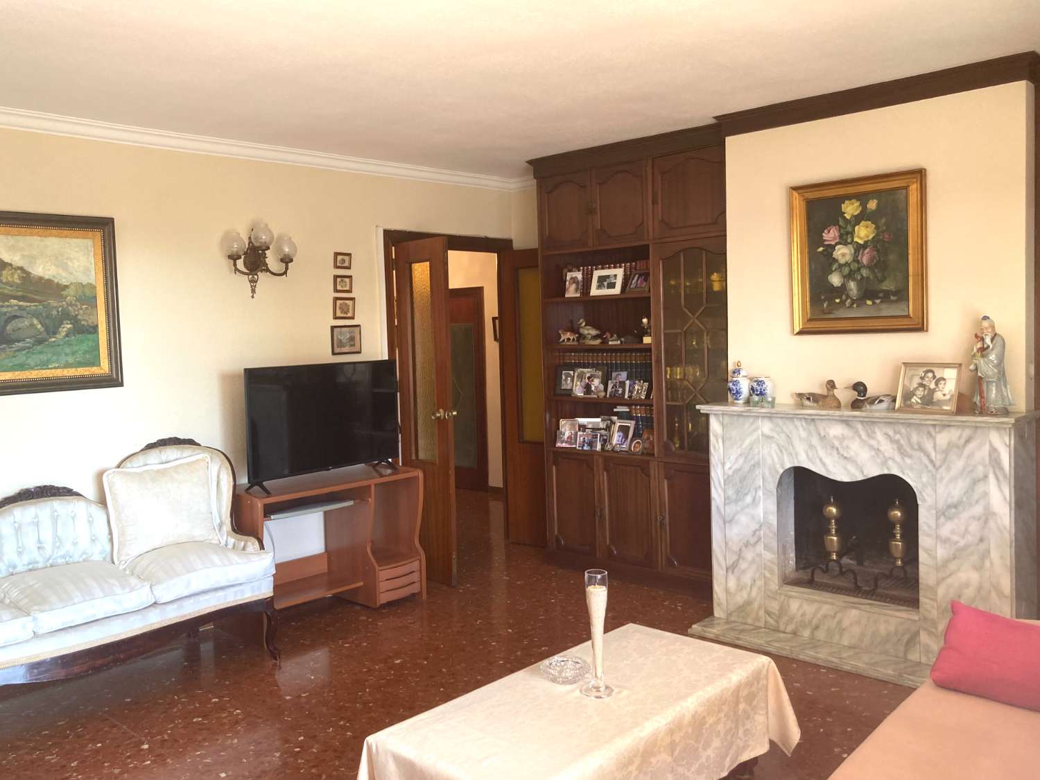 GREAT APARTMENT WITH TERRACE LOCATED IN THE PEDREGALEJO NEIGHBORHOOD