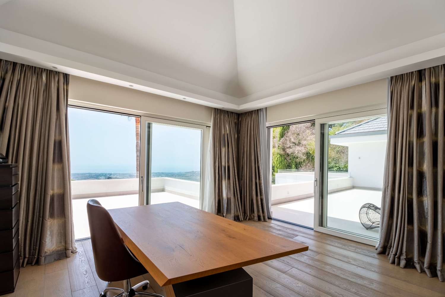 VILLA BENAHAVIS- MARBELL. DE ZAGALETA. HERVORMD VAN EERSTE KWALITEIT