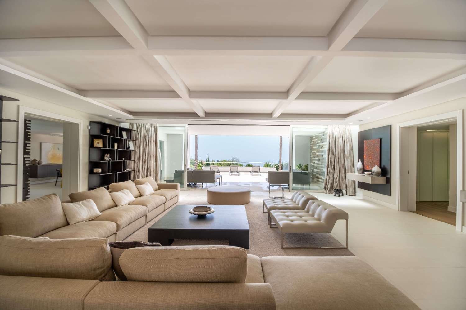 VILLA BENAHAVIS- MARBELL. DE ZAGALETA. HERVORMD VAN EERSTE KWALITEIT
