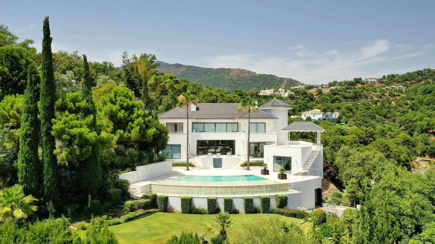 VILLA BENAHAVIS- MARBELL. THE ZAGALETA. REFORMED OF FIRST QUALITY