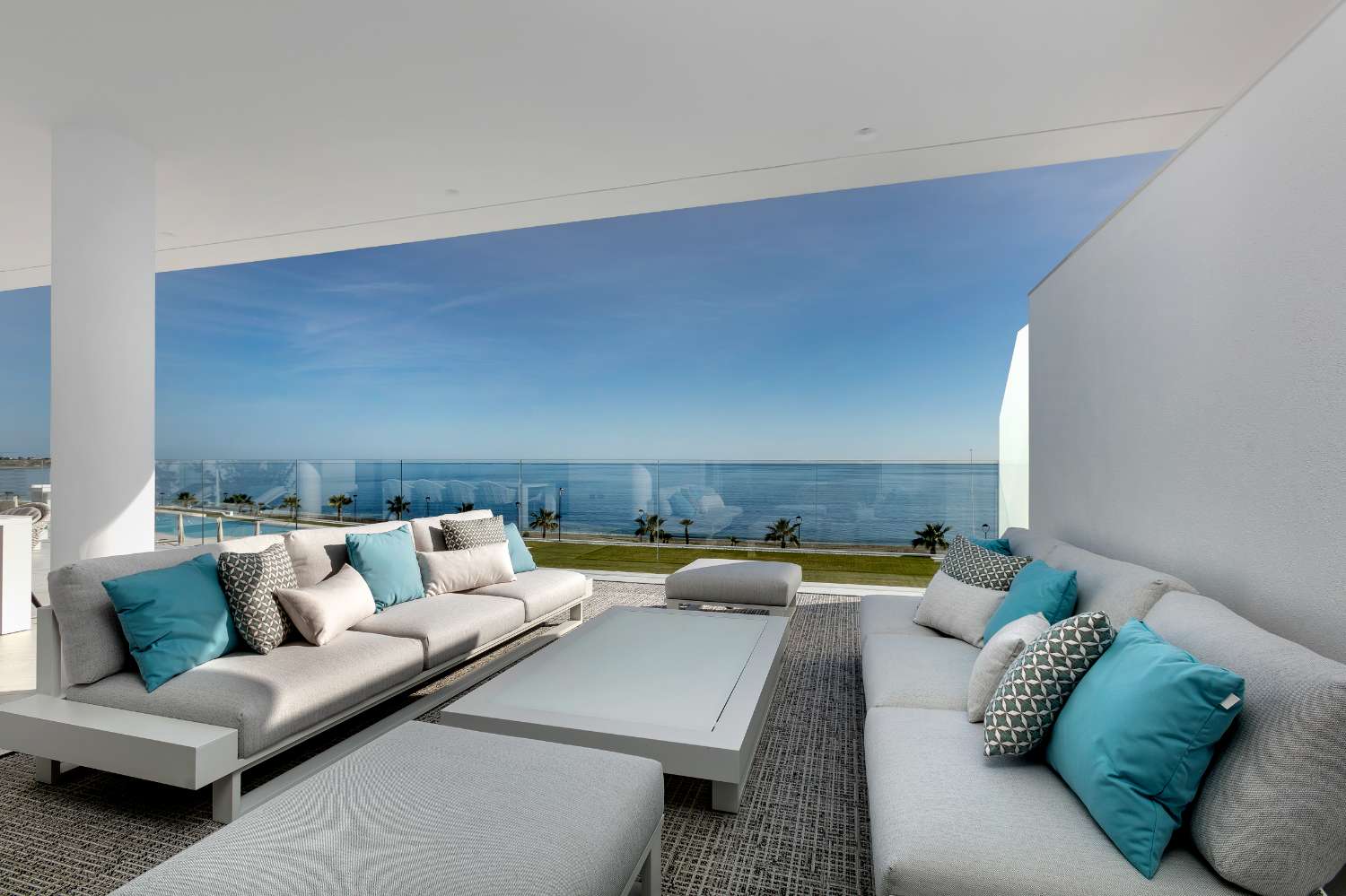 APPARTEMENT DE LUXE SUR LA PREMIÈRE LIGNE DE LA PLAGE – NEW GOLDEN MILE