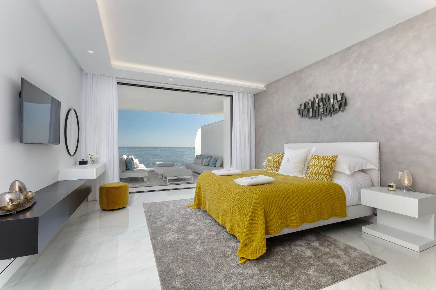 LUXURY APARTMENT ON THE FIRST LINE OF THE BEACH – NEW GOLDEN MILE