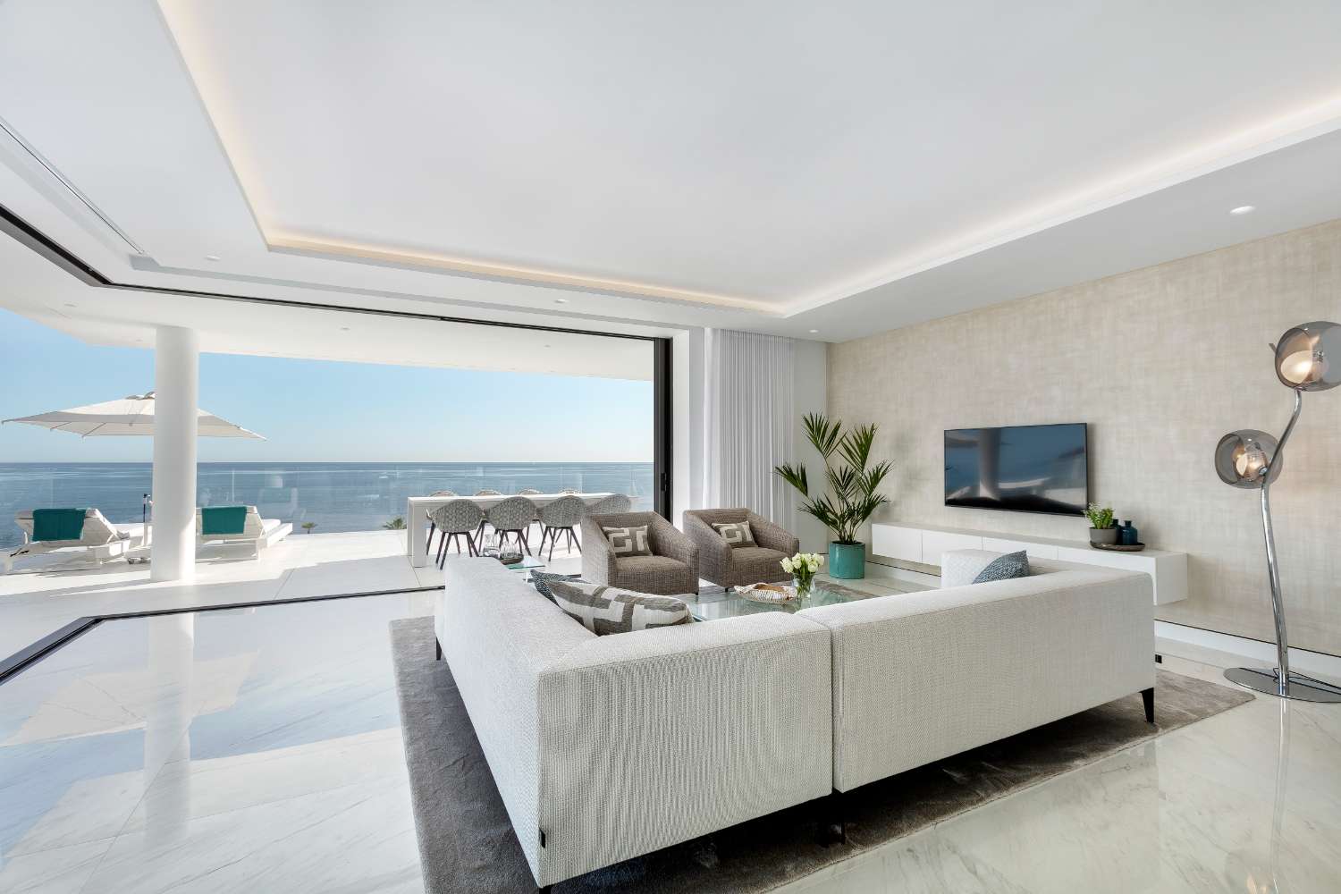 APPARTEMENT DE LUXE SUR LA PREMIÈRE LIGNE DE LA PLAGE – NEW GOLDEN MILE