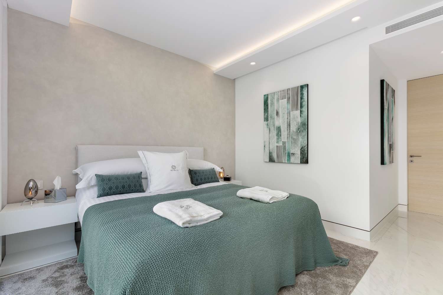 LUXE APPARTEMENT OP DE EERSTE LIJN VAN HET STRAND – NEW GOLDEN MILE