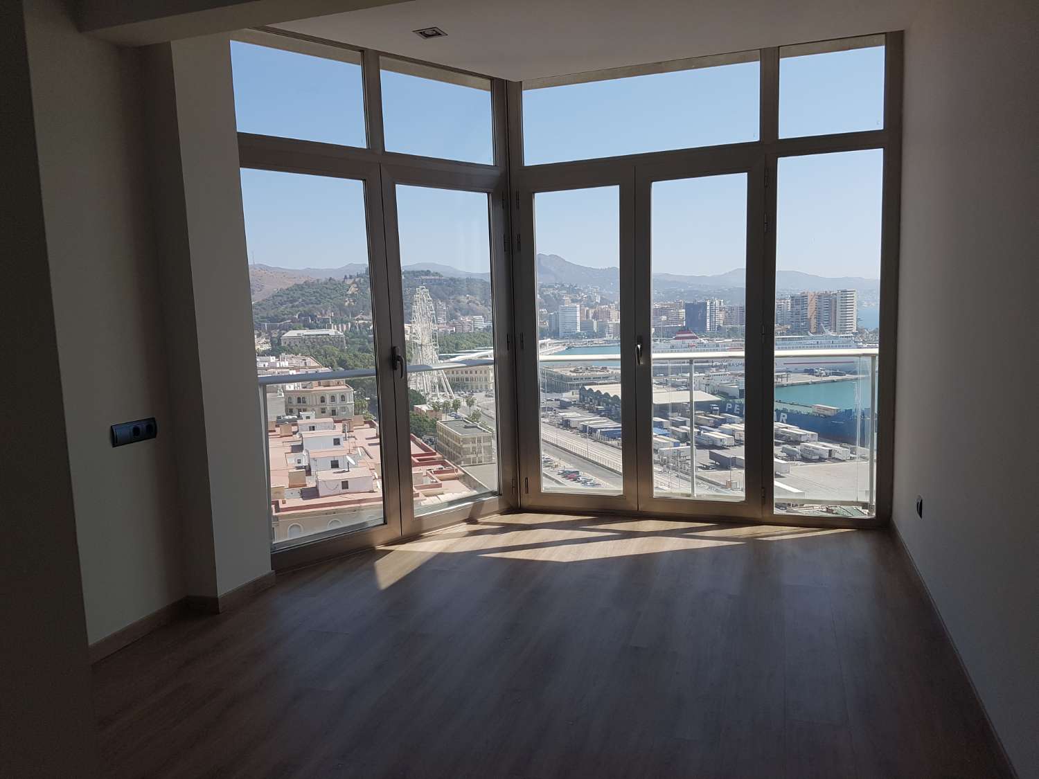 SOLD! Fantastic Apartment in Soho - with panoramic views of the sea and city