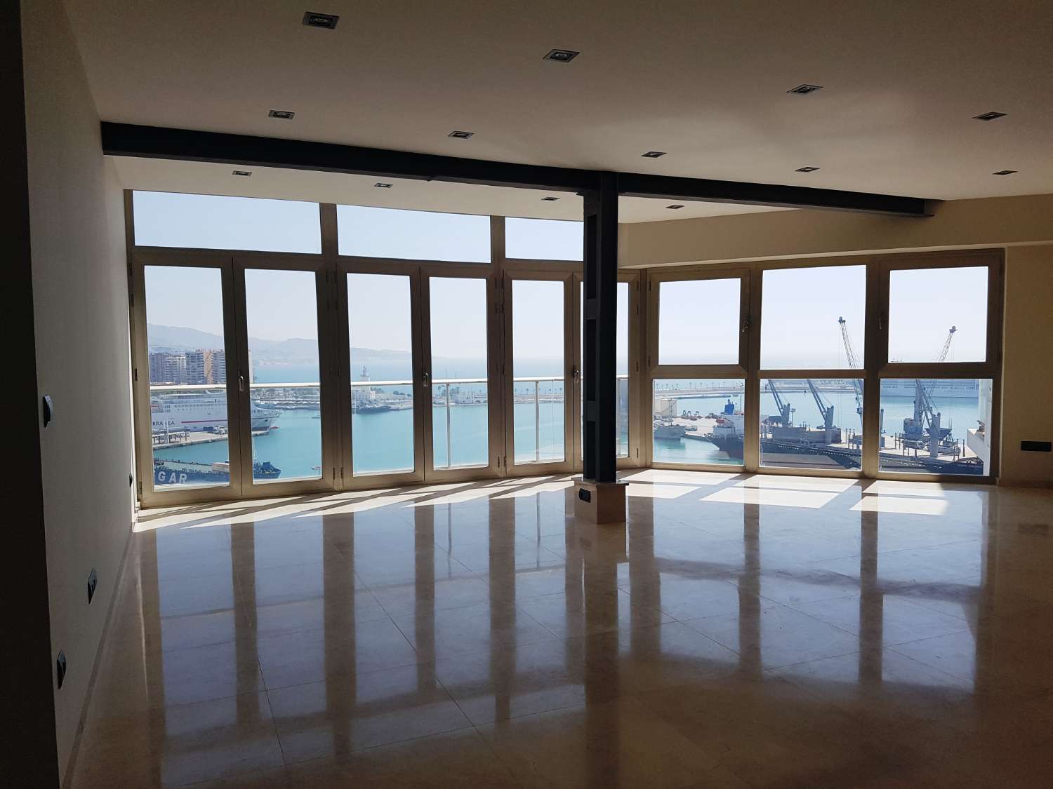 SOLD! Fantastic Apartment in Soho - with panoramic views of the sea and city