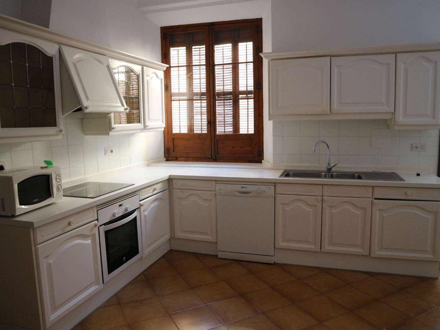 !!EXCLUSIVE APARTMENT LOCATED IN A 17TH CENTURY PALACE