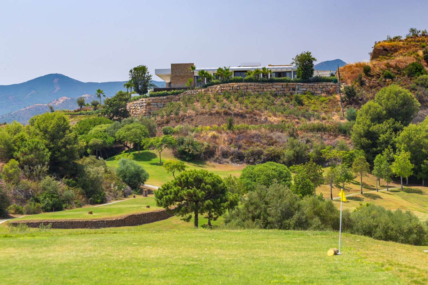 VÝBORNÁ VILA V GOLFOVÉM AREÁLU MARBELLA CLUB