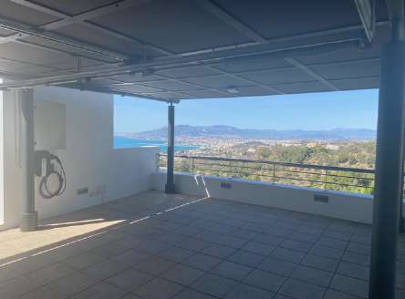 CASA DI LUSSO CON SPETTACOLARE VISTA MARE