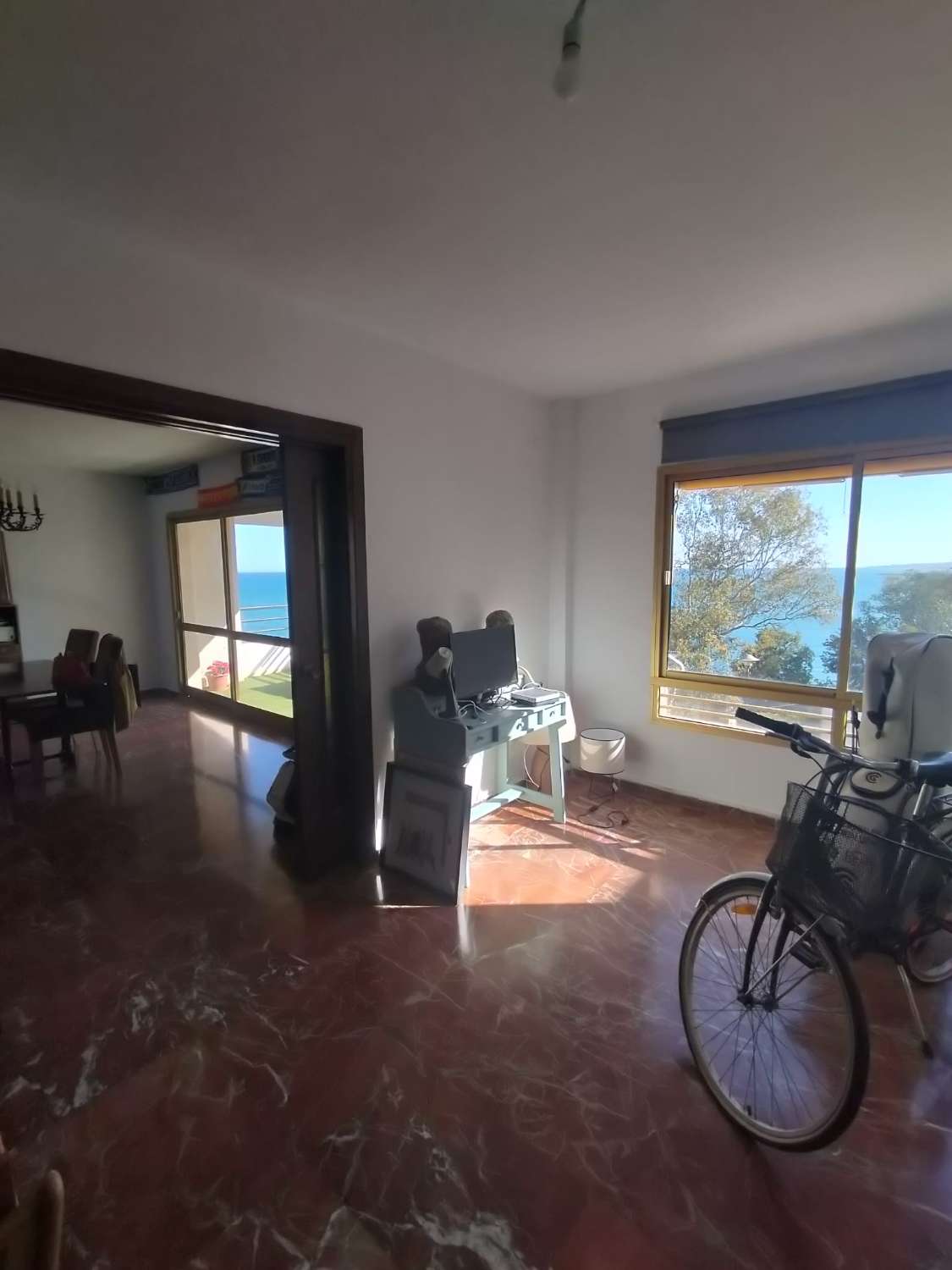 PRACHTIG APPARTEMENT MET PANORAMISCH UITZICHT OP ZEE