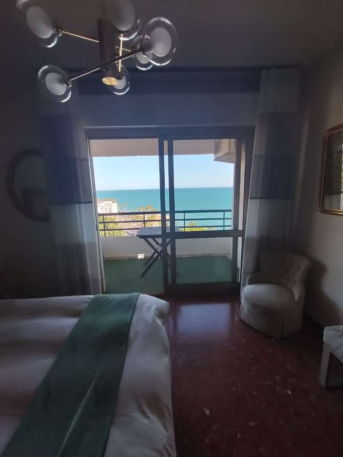 MAGNIFIQUE APPARTEMENT AVEC VUE PANORAMIQUE SUR MER