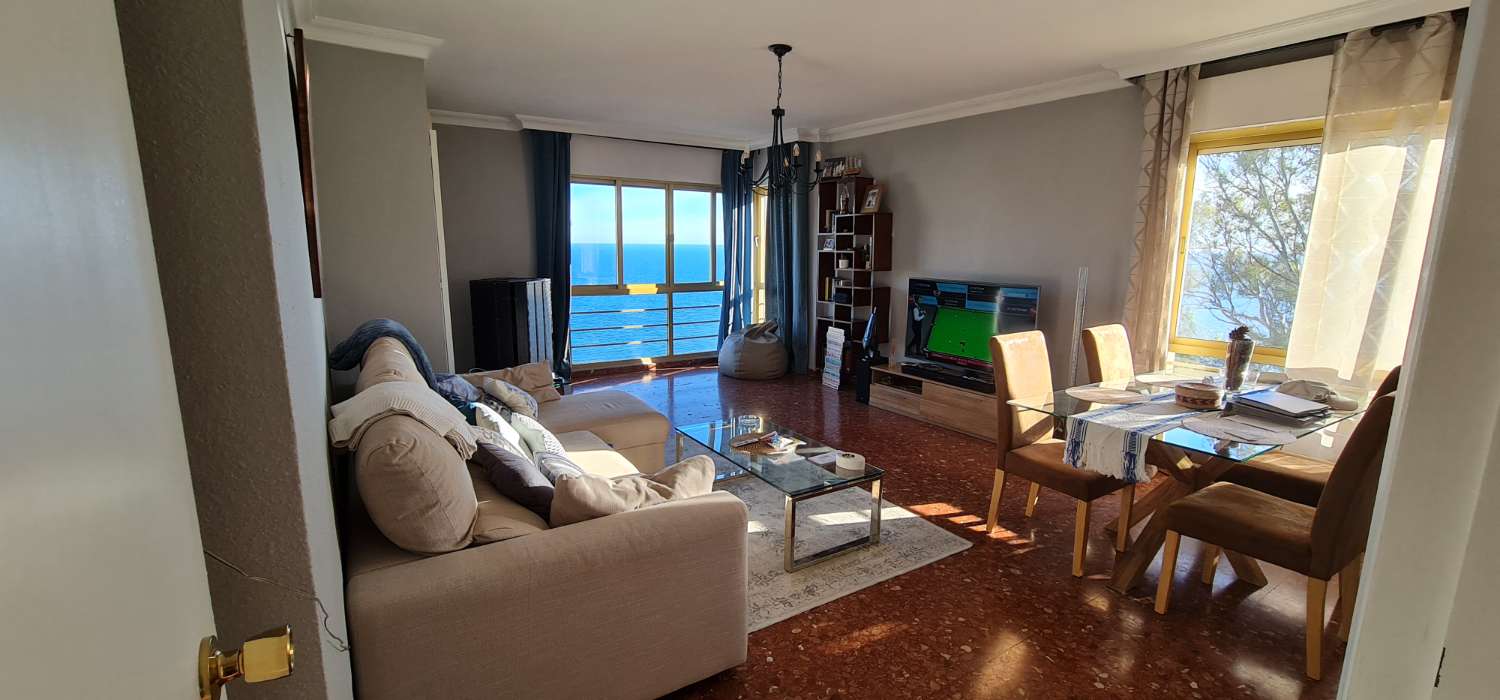 MAGNIFIQUE APPARTEMENT AVEC VUE PANORAMIQUE SUR MER