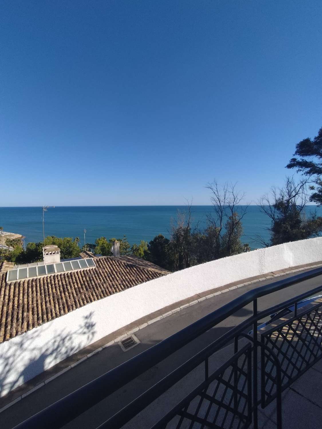 PRACHTIG APPARTEMENT MET PANORAMISCH UITZICHT OP ZEE