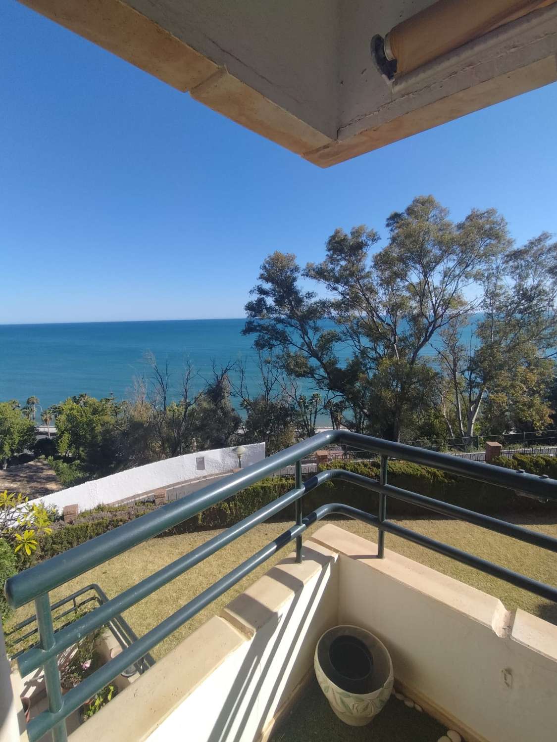 MAGNIFIQUE APPARTEMENT AVEC VUE PANORAMIQUE SUR MER