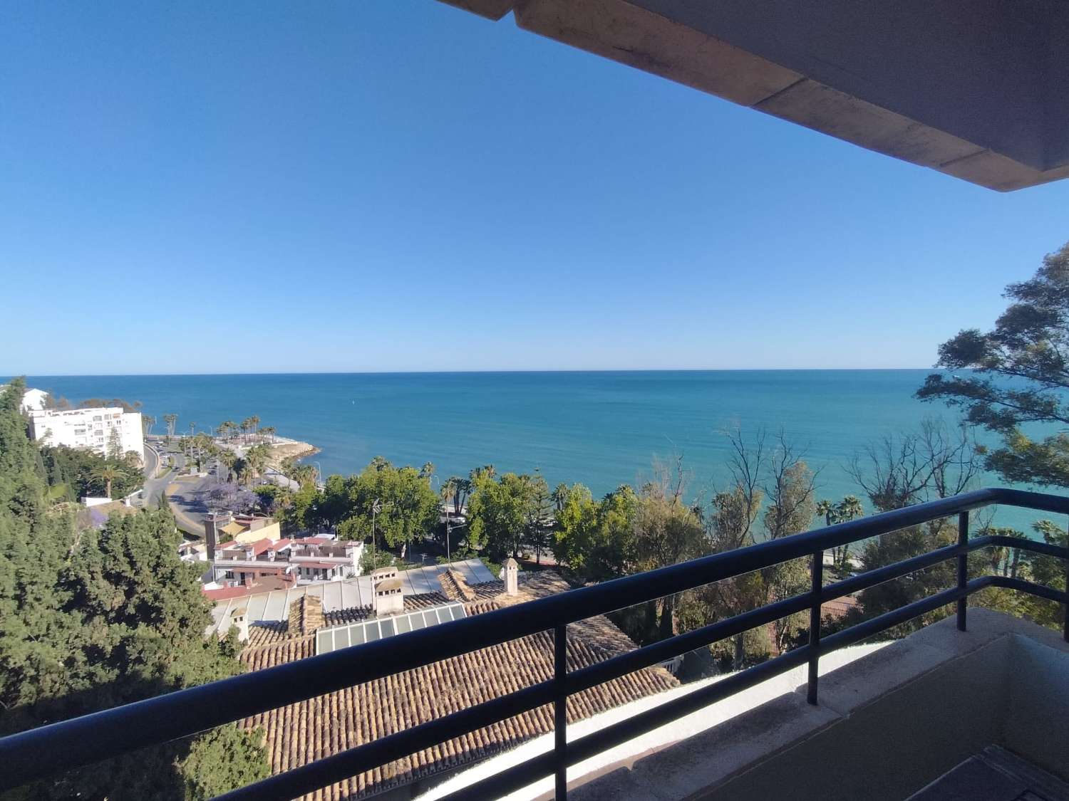 HERRLICHE WOHNUNG MIT PANORAMA-MEERBLICK