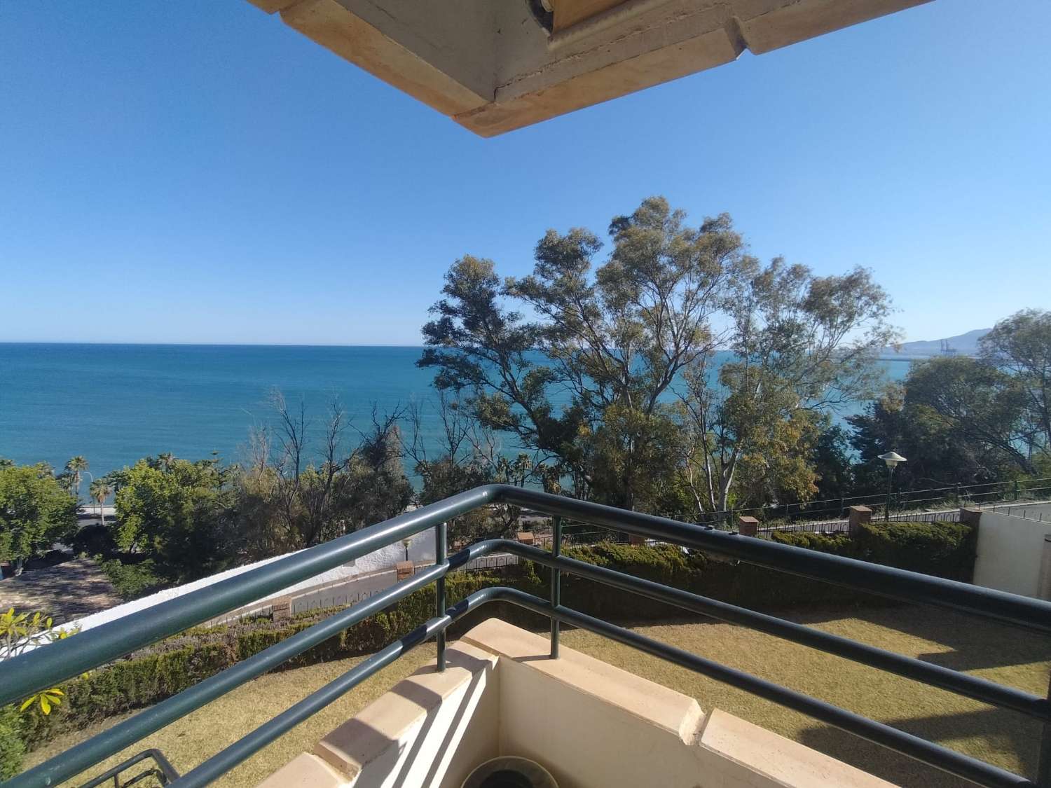 MAGNIFIQUE APPARTEMENT AVEC VUE PANORAMIQUE SUR MER