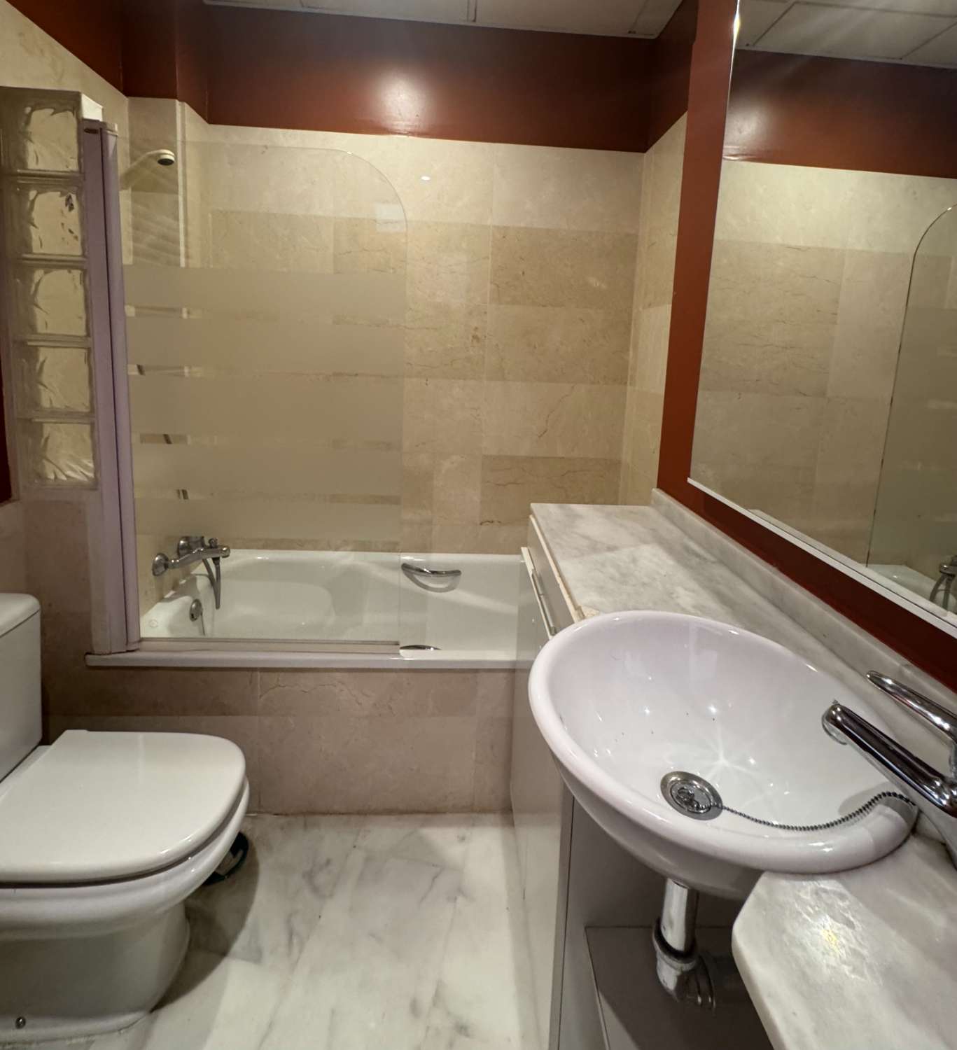 APPARTEMENT À LOUER À LONG TERME DANS UN IMMEUBLE HISTORIQUE
