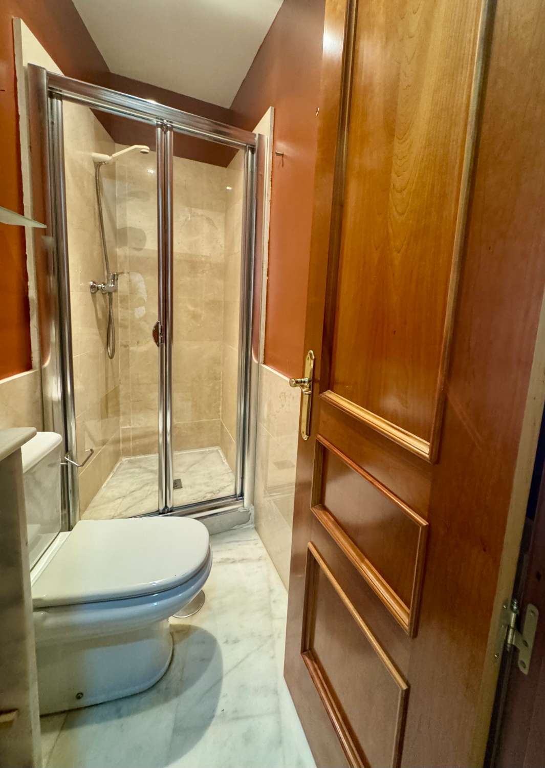 APPARTEMENT À LOUER À LONG TERME DANS UN IMMEUBLE HISTORIQUE
