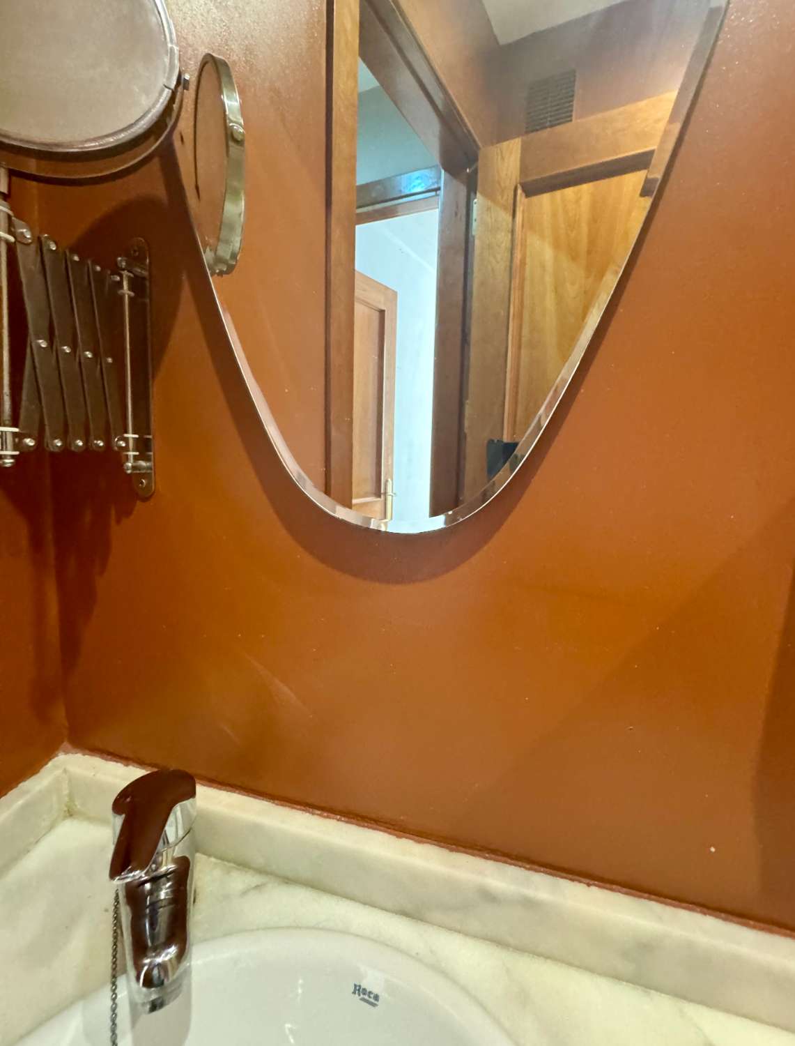 APPARTEMENT À LOUER À LONG TERME DANS UN IMMEUBLE HISTORIQUE