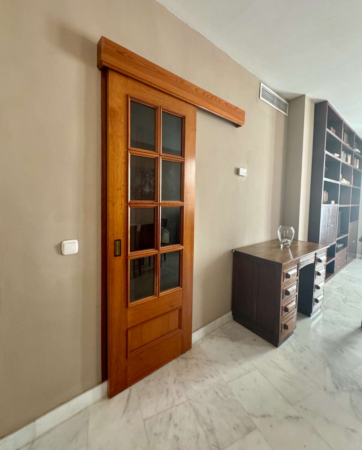 APPARTEMENT À LOUER À LONG TERME DANS UN IMMEUBLE HISTORIQUE