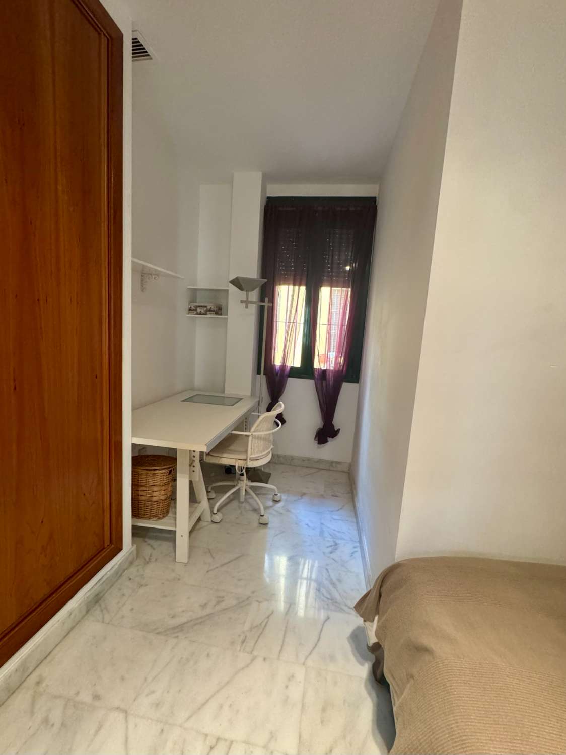 APPARTEMENT À LOUER À LONG TERME DANS UN IMMEUBLE HISTORIQUE