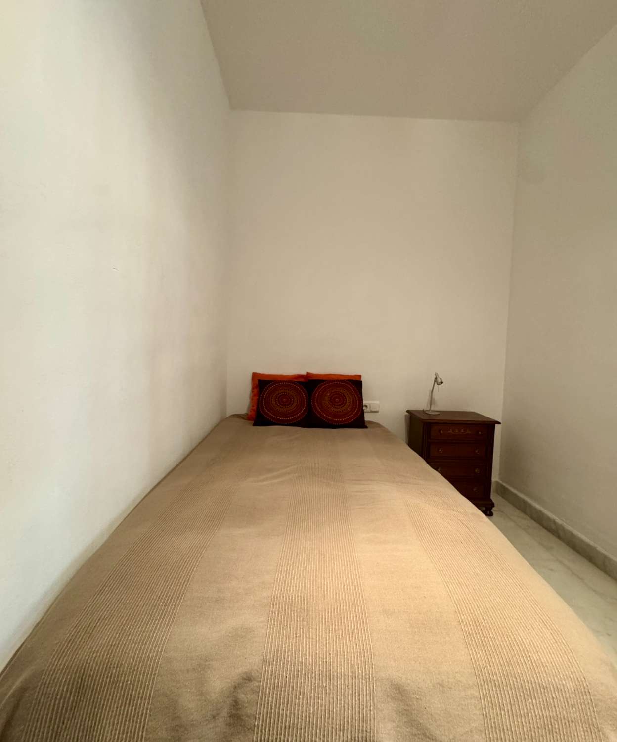 APPARTEMENT À LOUER À LONG TERME DANS UN IMMEUBLE HISTORIQUE