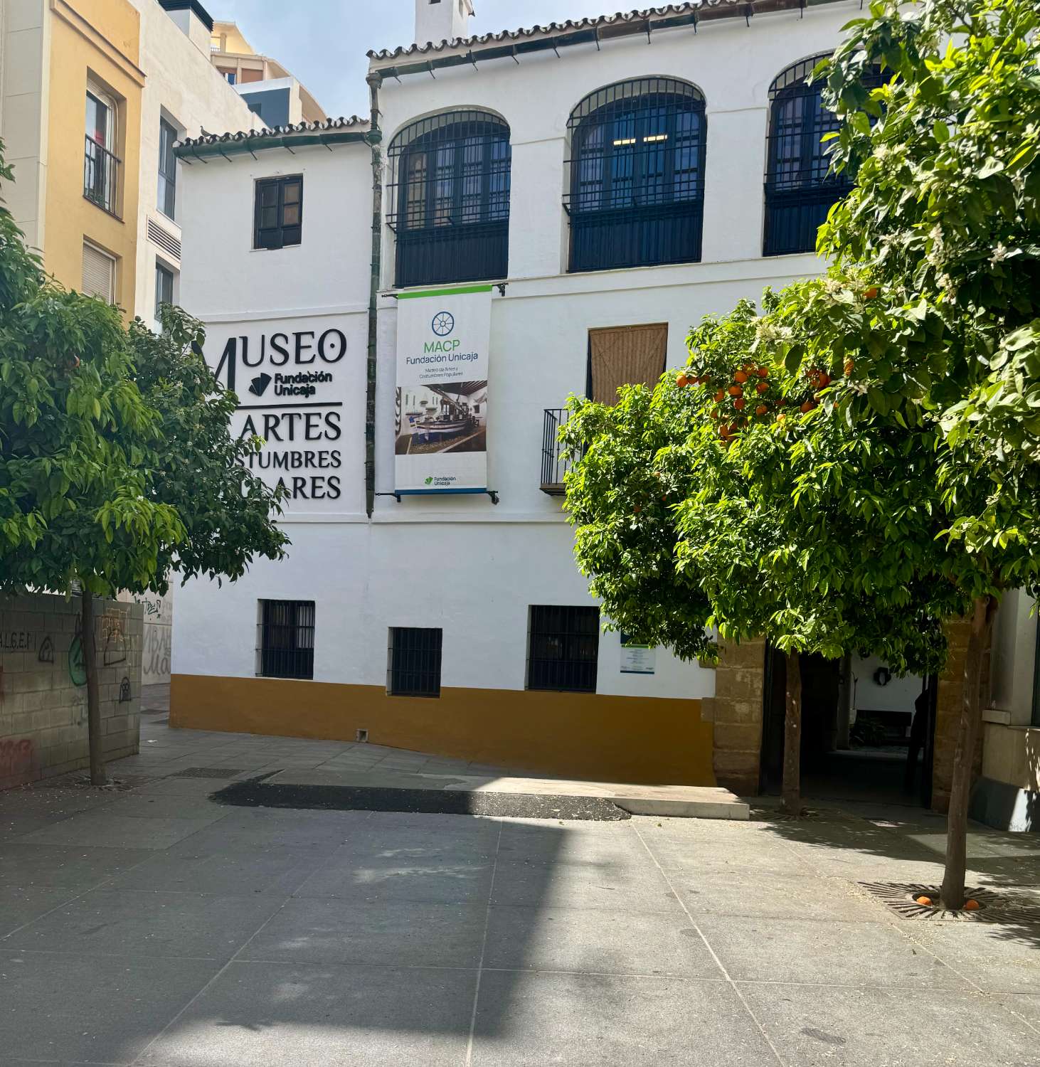 APPARTEMENT À LOUER À LONG TERME DANS UN IMMEUBLE HISTORIQUE