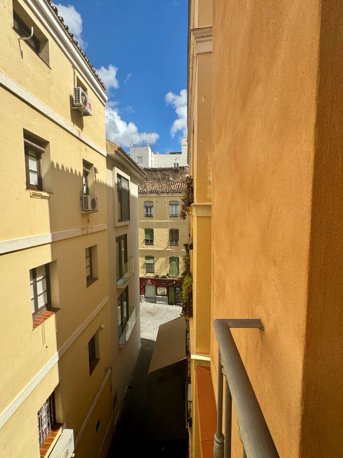 APPARTEMENT À LOUER À LONG TERME DANS UN IMMEUBLE HISTORIQUE