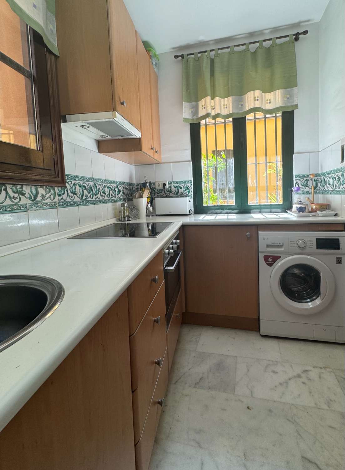 APPARTEMENT À LOUER À LONG TERME DANS UN IMMEUBLE HISTORIQUE