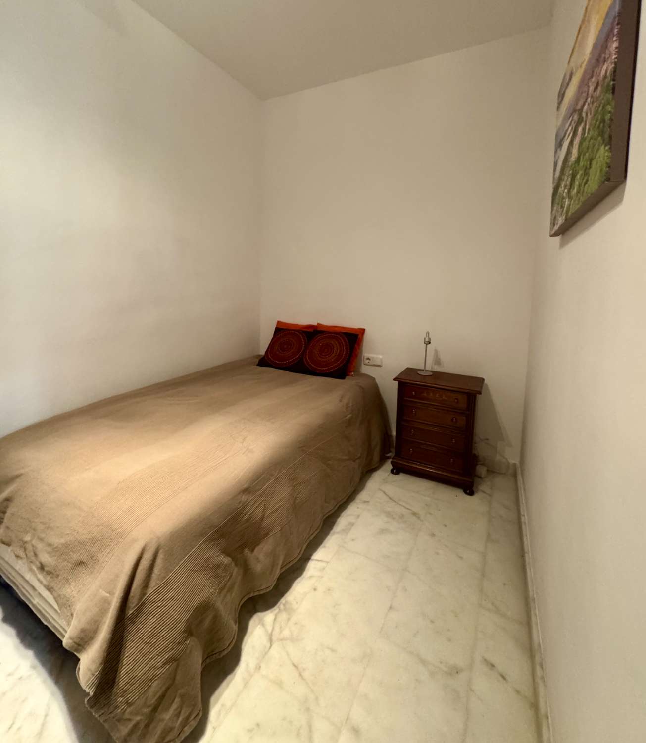 APPARTEMENT À LOUER À LONG TERME DANS UN IMMEUBLE HISTORIQUE
