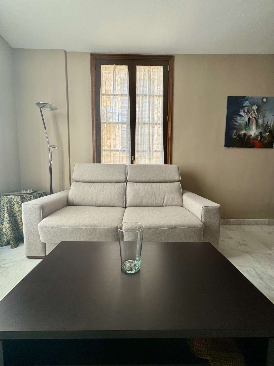 APPARTEMENT À LOUER À LONG TERME DANS UN IMMEUBLE HISTORIQUE