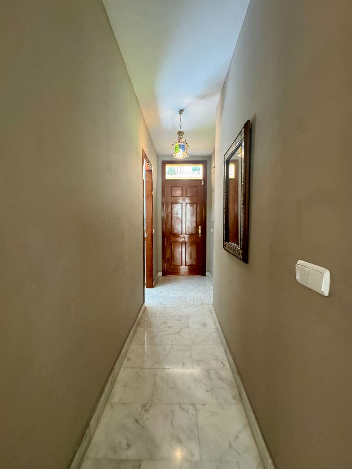 APPARTEMENT À LOUER À LONG TERME DANS UN IMMEUBLE HISTORIQUE