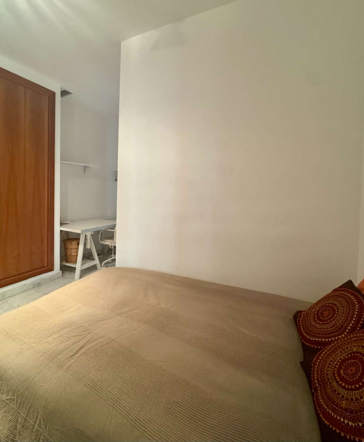APPARTEMENT À LOUER À LONG TERME DANS UN IMMEUBLE HISTORIQUE