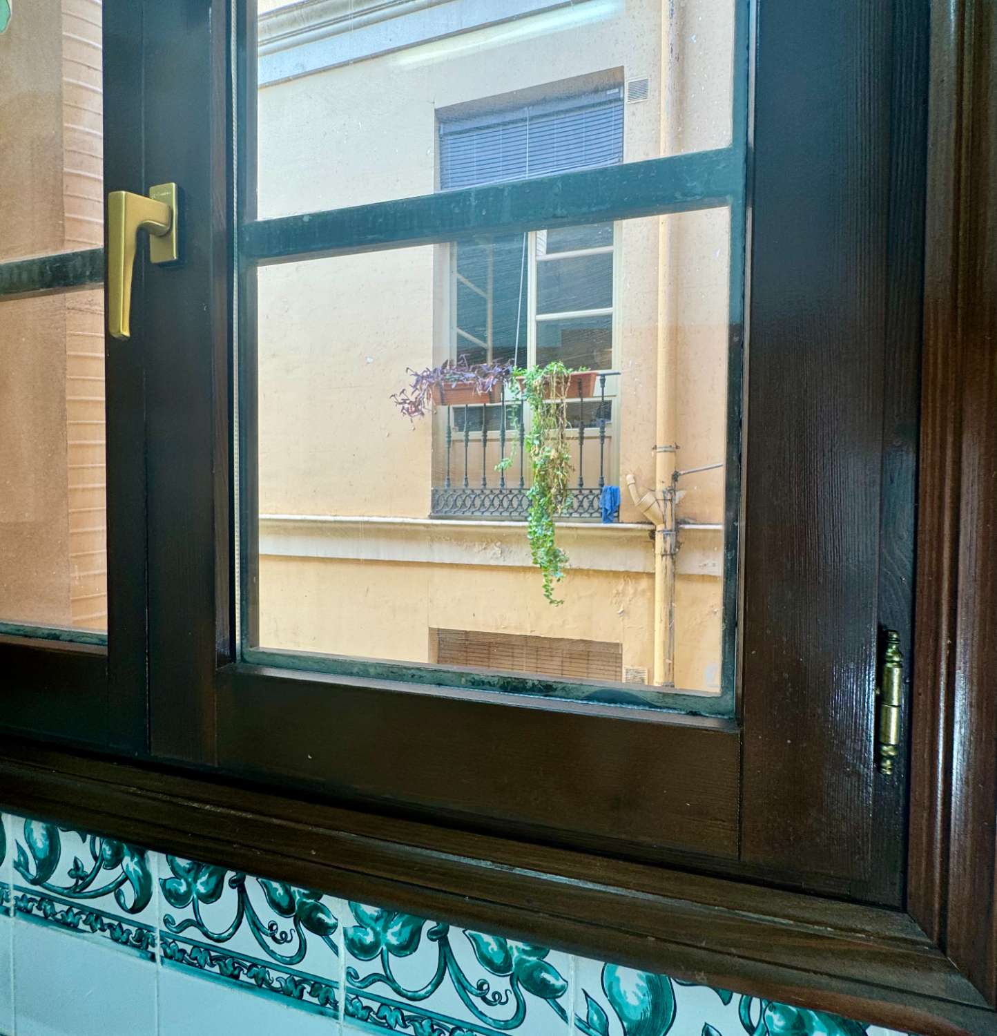 APPARTEMENT À LOUER À LONG TERME DANS UN IMMEUBLE HISTORIQUE