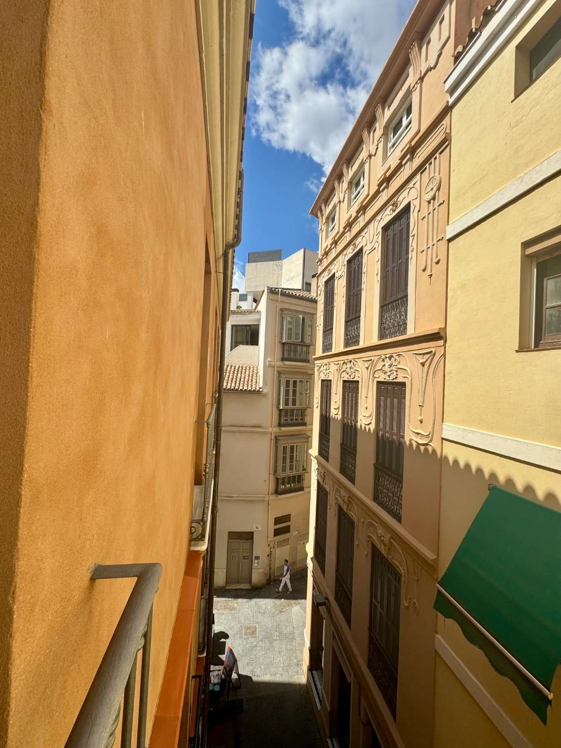 APPARTEMENT À LOUER À LONG TERME DANS UN IMMEUBLE HISTORIQUE