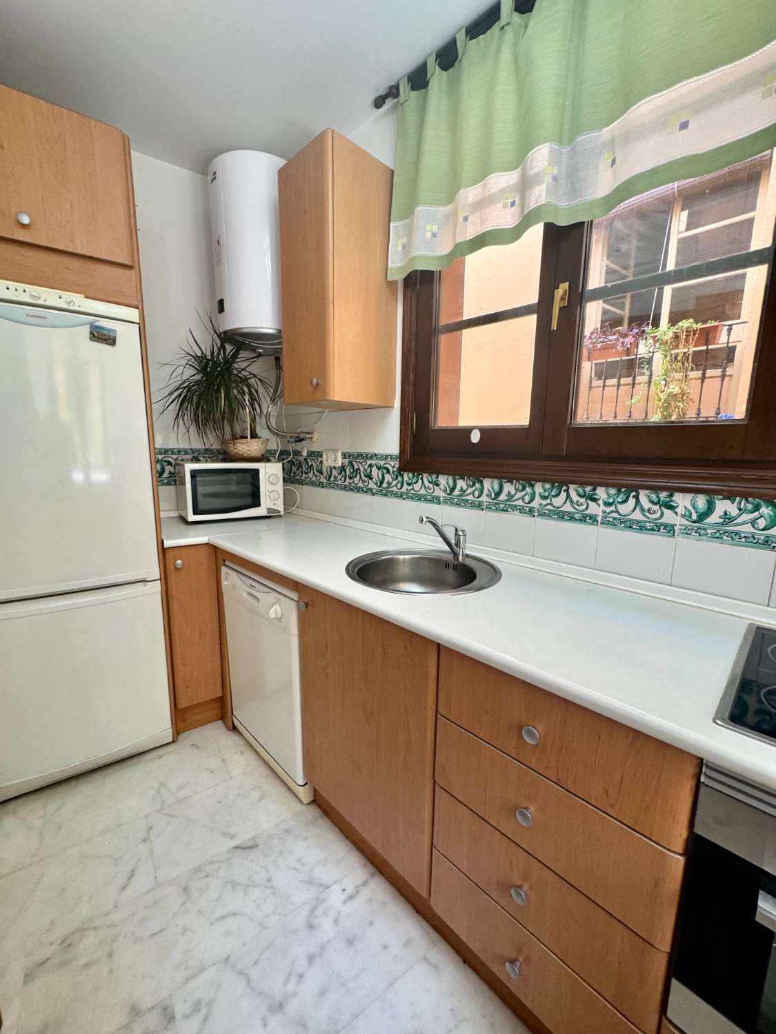 APPARTEMENT À LOUER À LONG TERME DANS UN IMMEUBLE HISTORIQUE