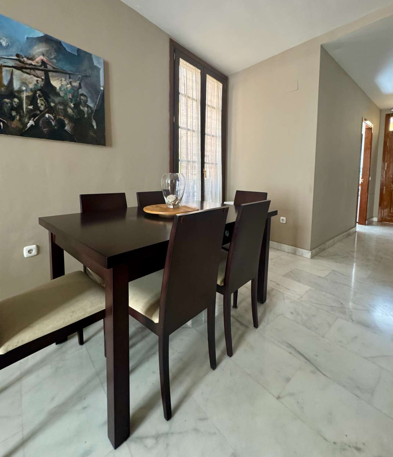 APPARTEMENT À LOUER À LONG TERME DANS UN IMMEUBLE HISTORIQUE
