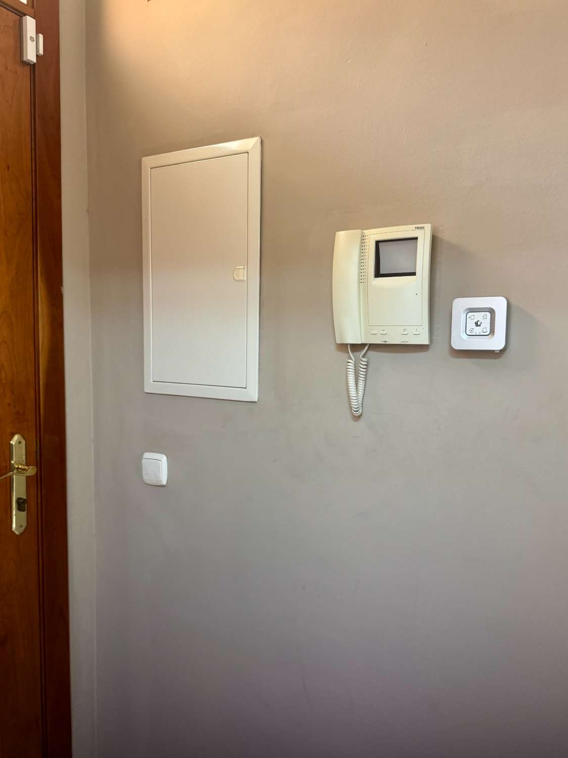 APPARTEMENT À LOUER À LONG TERME DANS UN IMMEUBLE HISTORIQUE