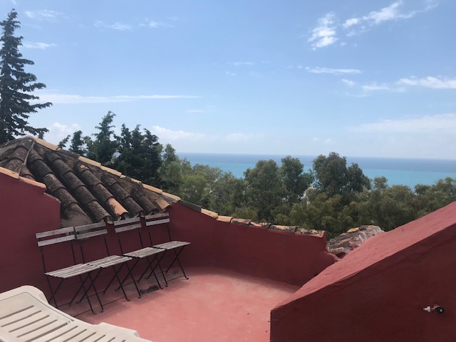 LUJOSA VILLA EN EL CANDADO FRENTE AL MAR