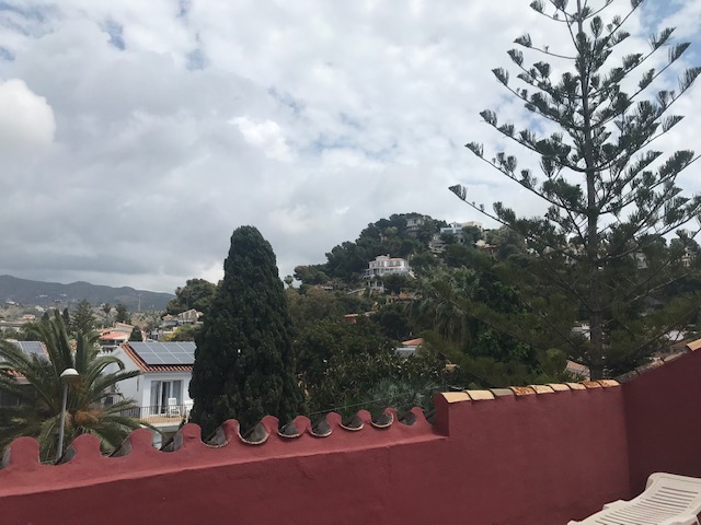 LUJOSA VILLA EN EL CANDADO FRENTE AL MAR