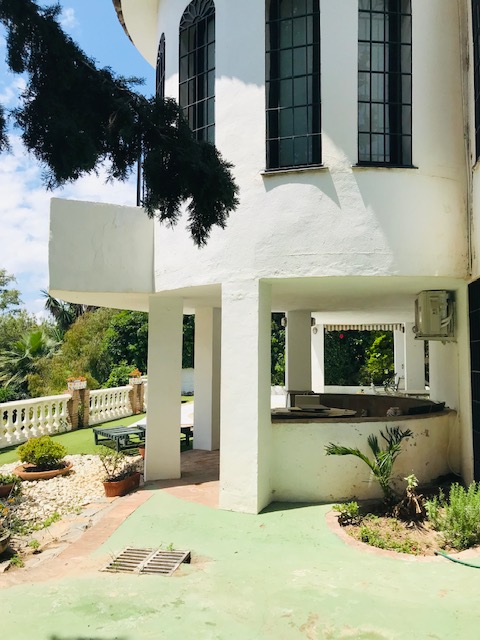 LUJOSA VILLA EN EL CANDADO FRENTE AL MAR