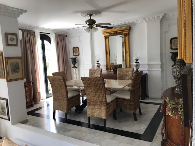 LUJOSA VILLA EN EL CANDADO FRENTE AL MAR