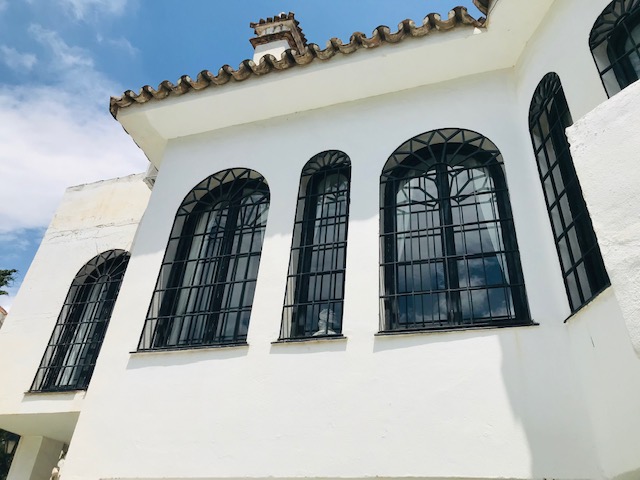 LUJOSA VILLA EN EL CANDADO FRENTE AL MAR