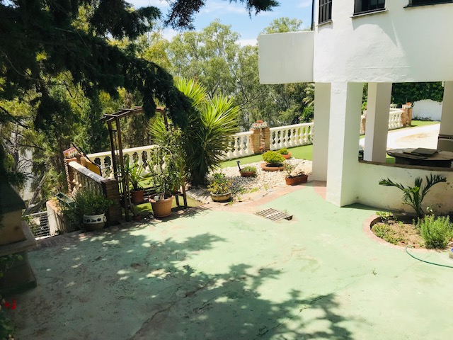 LUJOSA VILLA EN EL CANDADO FRENTE AL MAR