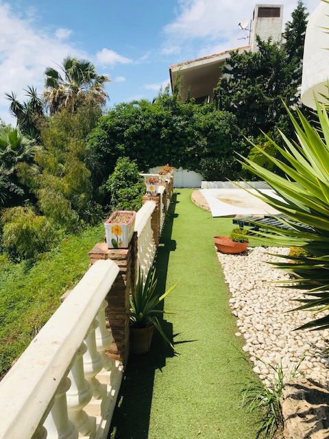 LUJOSA VILLA EN EL CANDADO FRENTE AL MAR