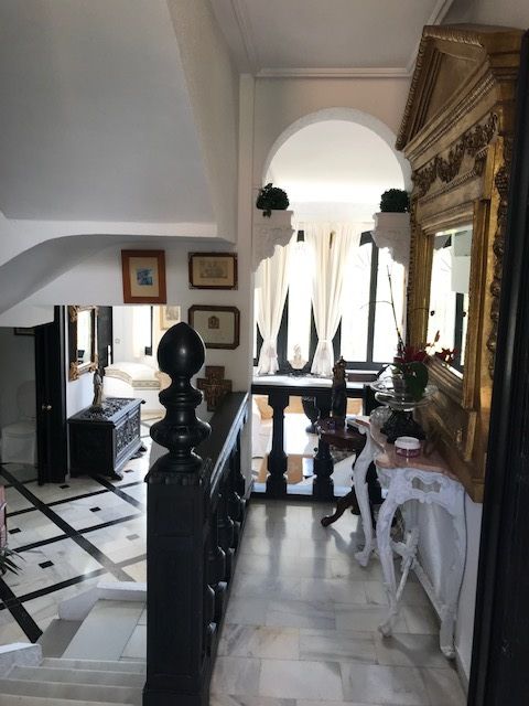LUJOSA VILLA EN EL CANDADO FRENTE AL MAR