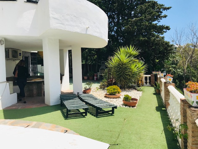 LUJOSA VILLA EN EL CANDADO FRENTE AL MAR