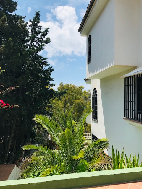 LUJOSA VILLA EN EL CANDADO FRENTE AL MAR