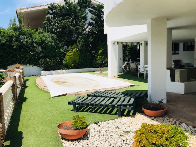 LUJOSA VILLA EN EL CANDADO FRENTE AL MAR